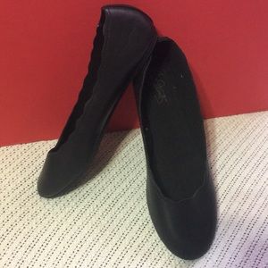 NWOT Black Flats
